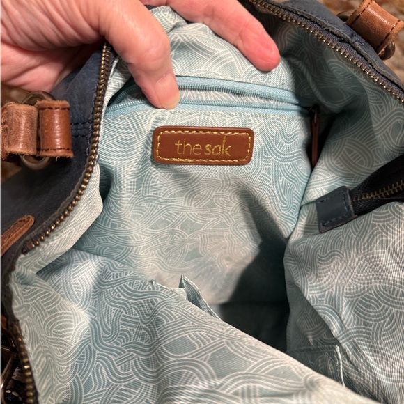 Vintage Fossil leather shoulder tote. - Picture 3 of 4